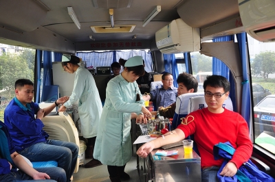 正点游戏员工起劲加入无偿献血